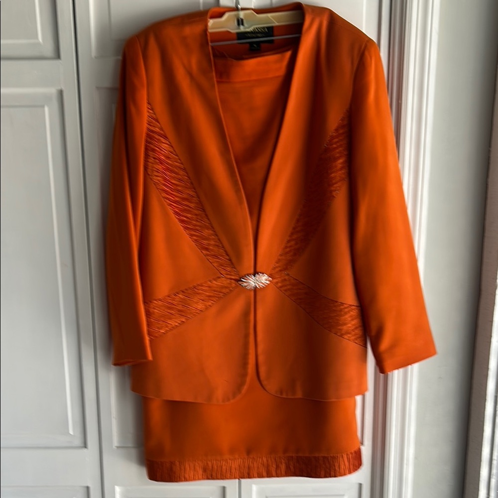 Giovanni Orange 2 pcs Skirt Set. Size 14😀